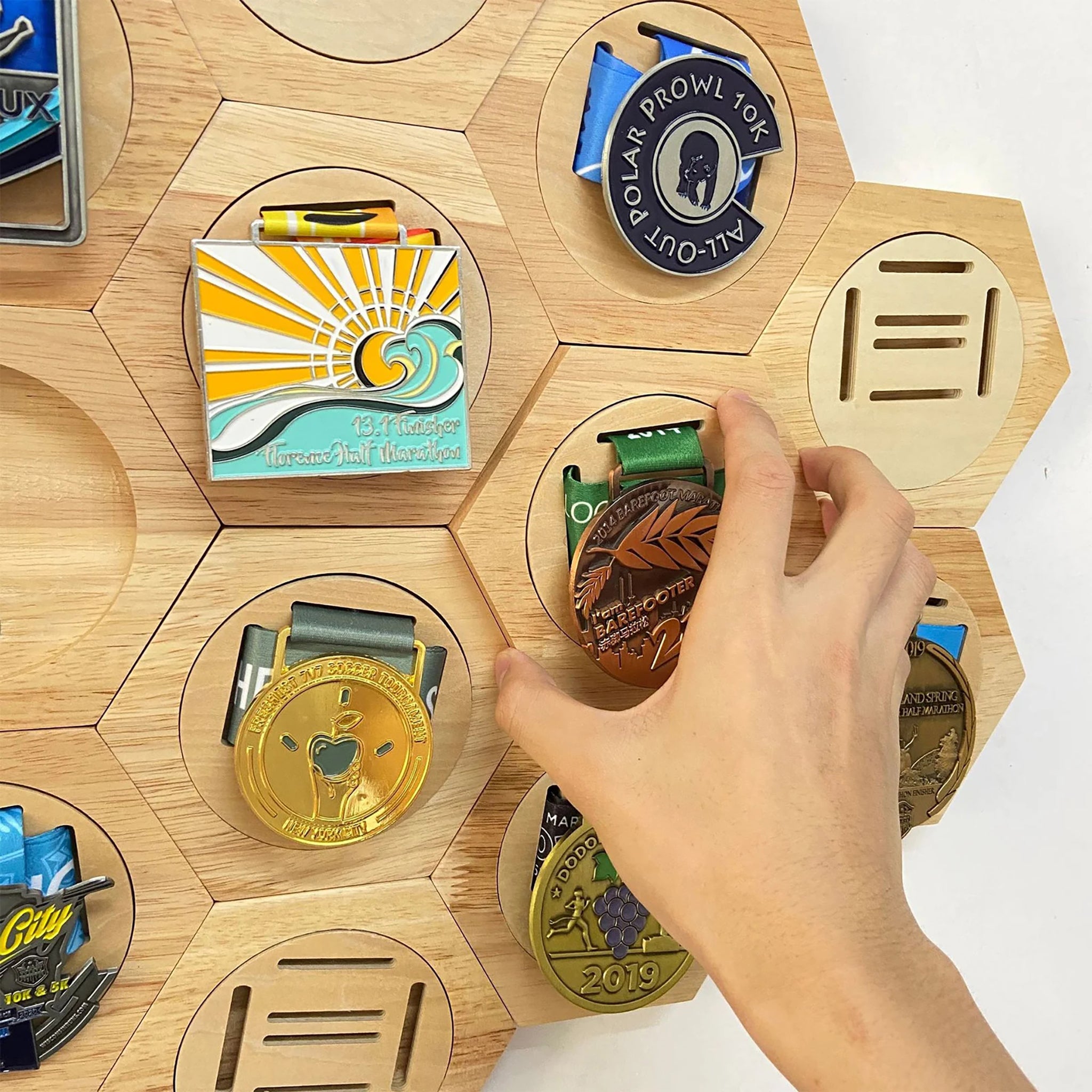 Pack de 5 porte-médailles en bois